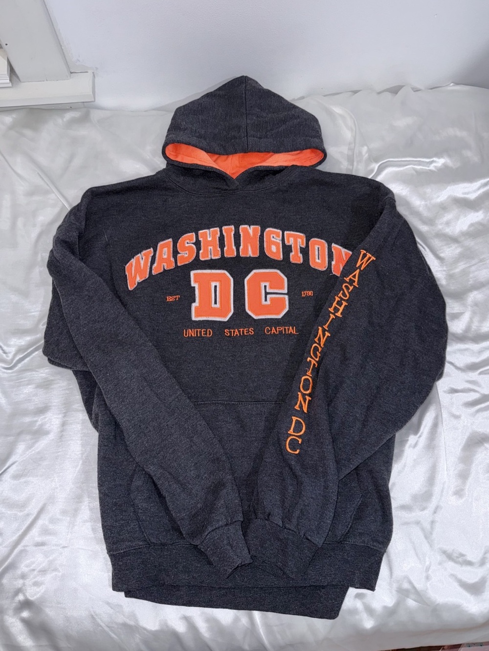 Gildan Washington DC Graphic Hoodie in Black & Orange Size XL Like New